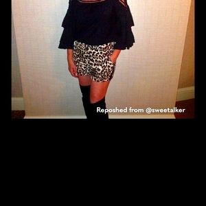 Esley tuxedo stripe side pockets zip front shorts